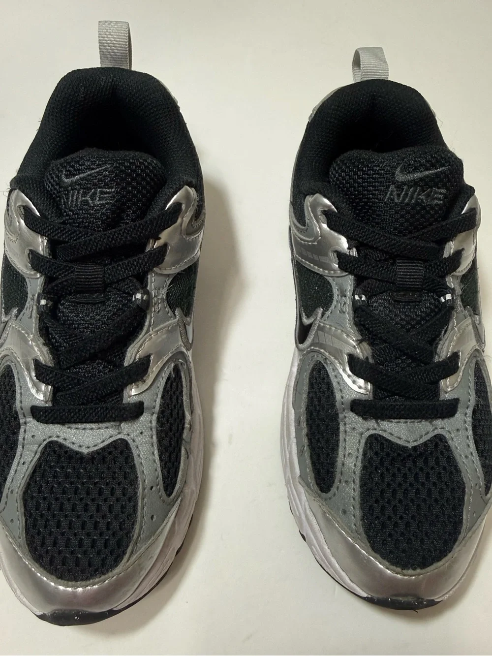 Nike V5 RNR Sneakers - Black/ Silver- Boys Size 1